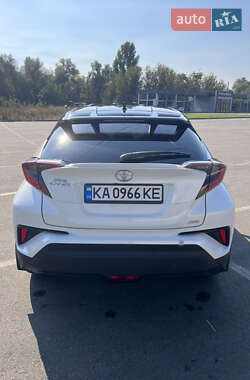 Внедорожник / Кроссовер Toyota C-HR 2016 в 