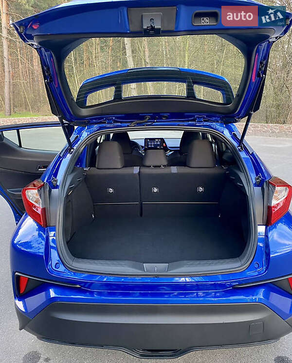 Внедорожник / Кроссовер Toyota C-HR 2020 в Киеве