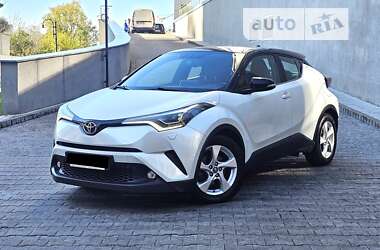 Внедорожник / Кроссовер Toyota C-HR 2017 в Киеве