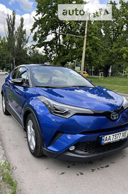 Позашляховик / Кросовер Toyota C-HR 2019 в Дніпрі