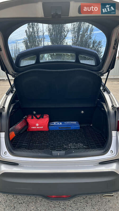 Позашляховик / Кросовер Toyota C-HR 2016 в Миколаєві