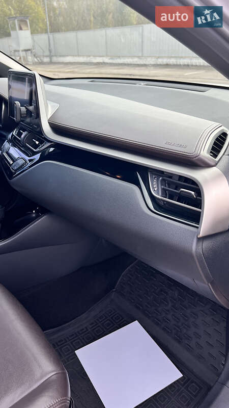 Позашляховик / Кросовер Toyota C-HR 2016 в Миколаєві