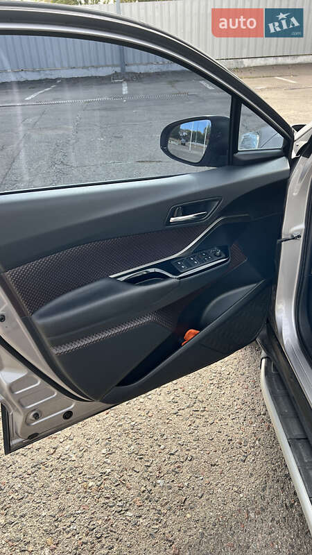 Позашляховик / Кросовер Toyota C-HR 2016 в Миколаєві