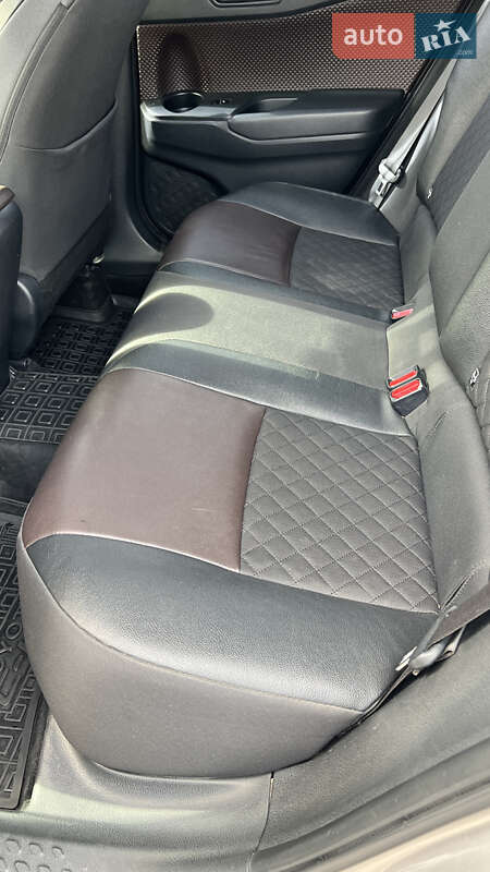 Позашляховик / Кросовер Toyota C-HR 2016 в Миколаєві