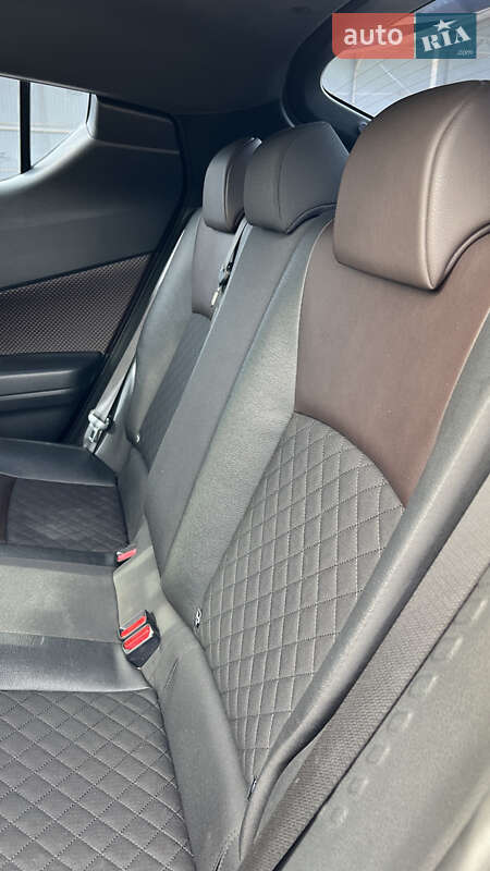 Позашляховик / Кросовер Toyota C-HR 2016 в Миколаєві