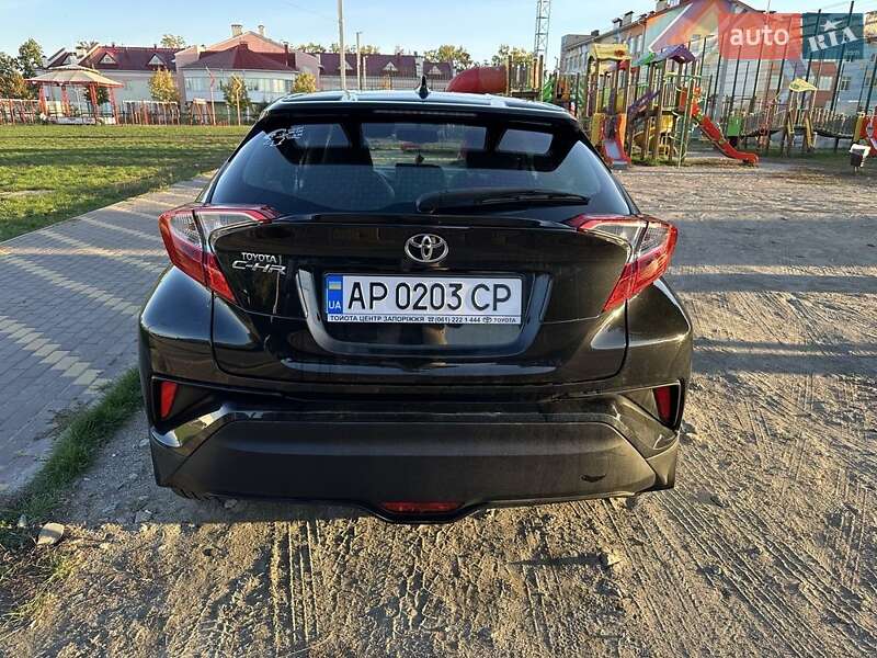 Позашляховик / Кросовер Toyota C-HR 2017 в Києві