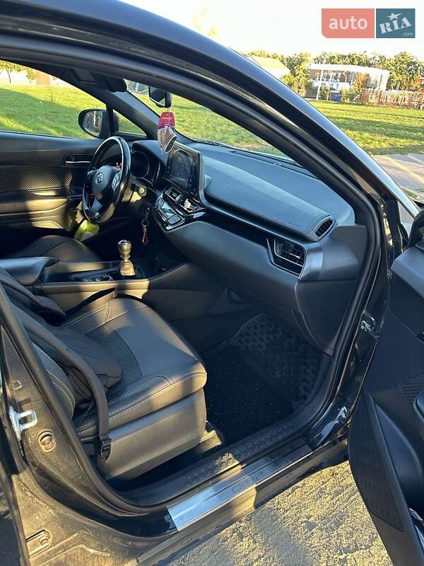 Позашляховик / Кросовер Toyota C-HR 2017 в Києві