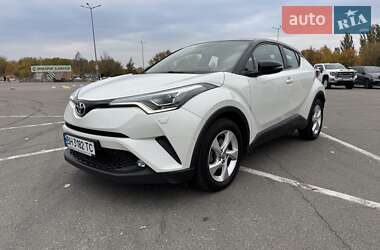 Позашляховик / Кросовер Toyota C-HR 2017 в Дніпрі