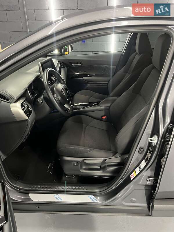 Внедорожник / Кроссовер Toyota C-HR 2019 в Полтаве фото 3 Внедорожник / Кроссовер Toyota C-HR 2019 в Полтаве