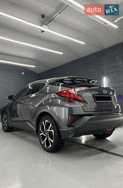 Позашляховик / Кросовер Toyota C-HR 2019 в Полтаві