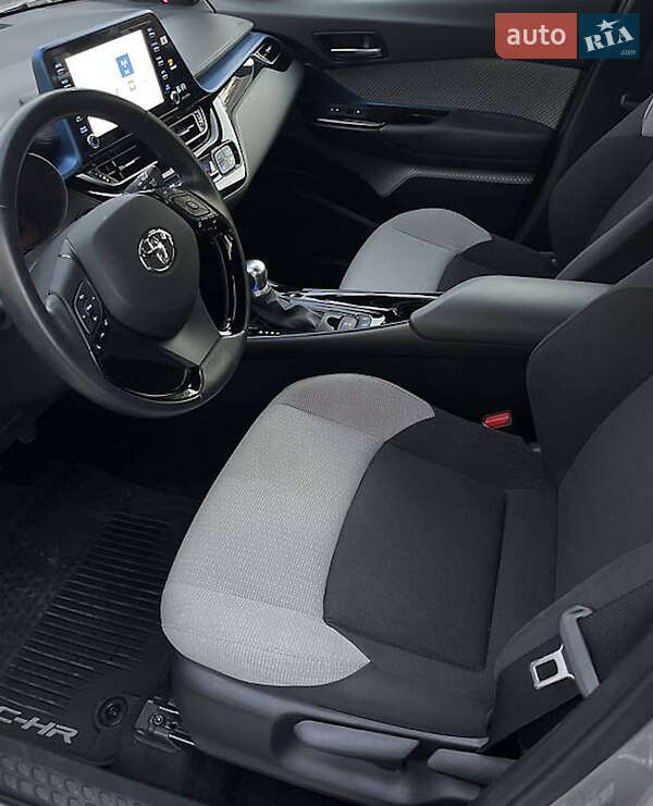 Внедорожник / Кроссовер Toyota C-HR 2019 в Львове