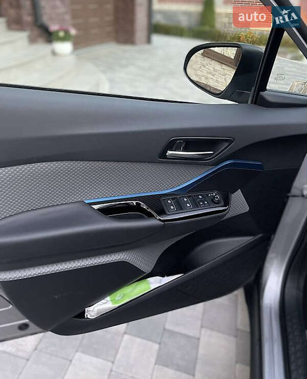 Внедорожник / Кроссовер Toyota C-HR 2019 в Львове