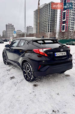 Внедорожник / Кроссовер Toyota C-HR 2017 в Киеве