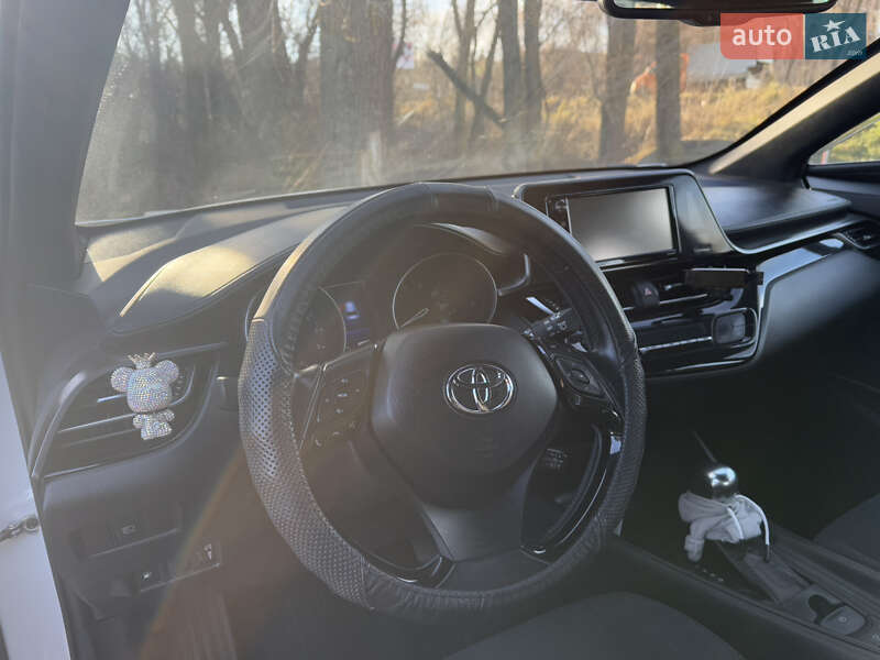 Позашляховик / Кросовер Toyota C-HR 2017 в Хмельницькому