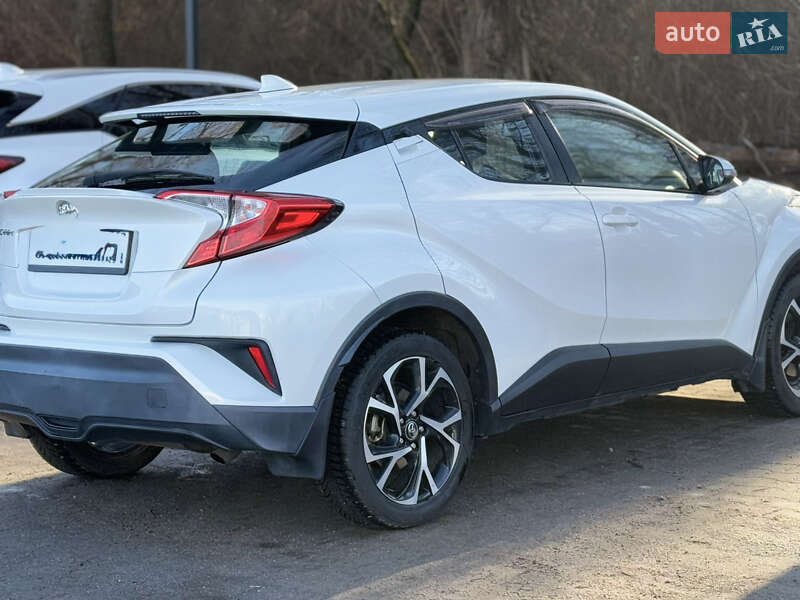 Позашляховик / Кросовер Toyota C-HR 2017 в Хмельницькому