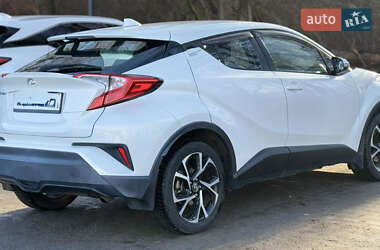 Внедорожник / Кроссовер Toyota C-HR 2017 в 