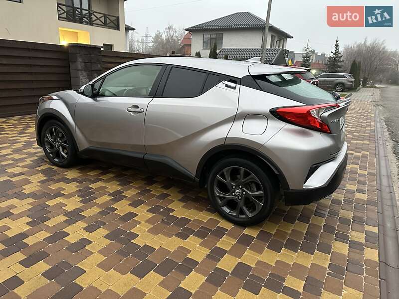 Позашляховик / Кросовер Toyota C-HR 2017 в Києві