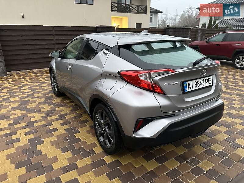 Позашляховик / Кросовер Toyota C-HR 2017 в Києві