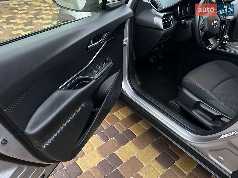 Позашляховик / Кросовер Toyota C-HR 2017 в Києві