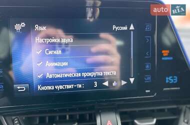 Внедорожник / Кроссовер Toyota C-HR 2018 в 