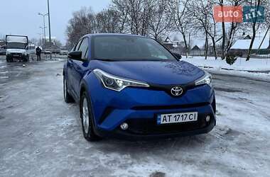 Внедорожник / Кроссовер Toyota C-HR 2018 в 