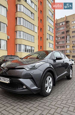 Внедорожник / Кроссовер Toyota C-HR 2017 в Николаеве