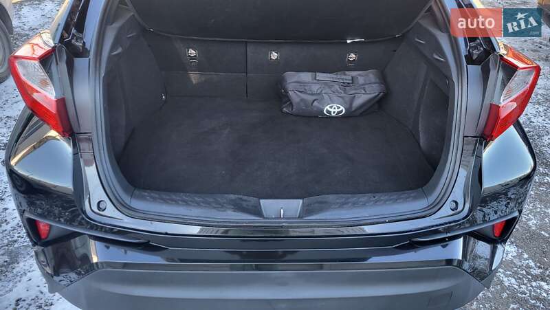Позашляховик / Кросовер Toyota C-HR 2017 в Києві фото 13 Позашляховик / Кросовер Toyota C-HR 2017 в Києві