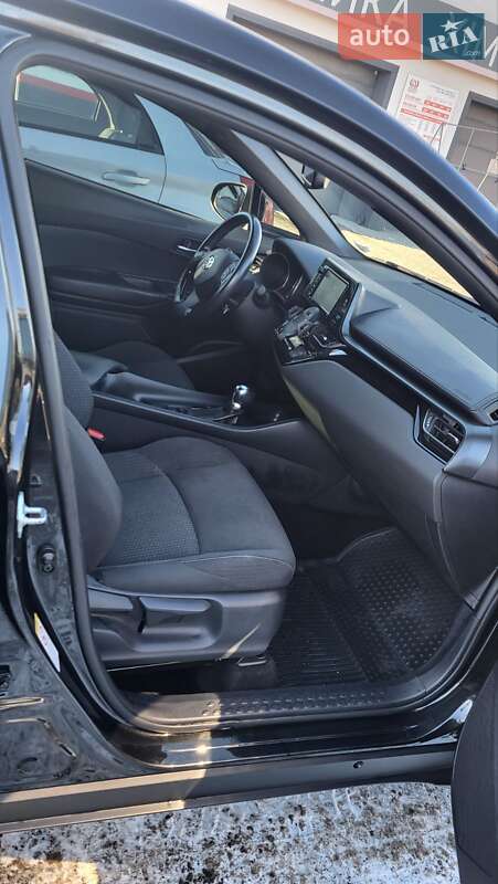 Позашляховик / Кросовер Toyota C-HR 2017 в Києві фото 19 Позашляховик / Кросовер Toyota C-HR 2017 в Києві