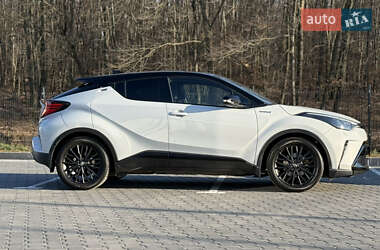 Внедорожник / Кроссовер Toyota C-HR 2021 в 