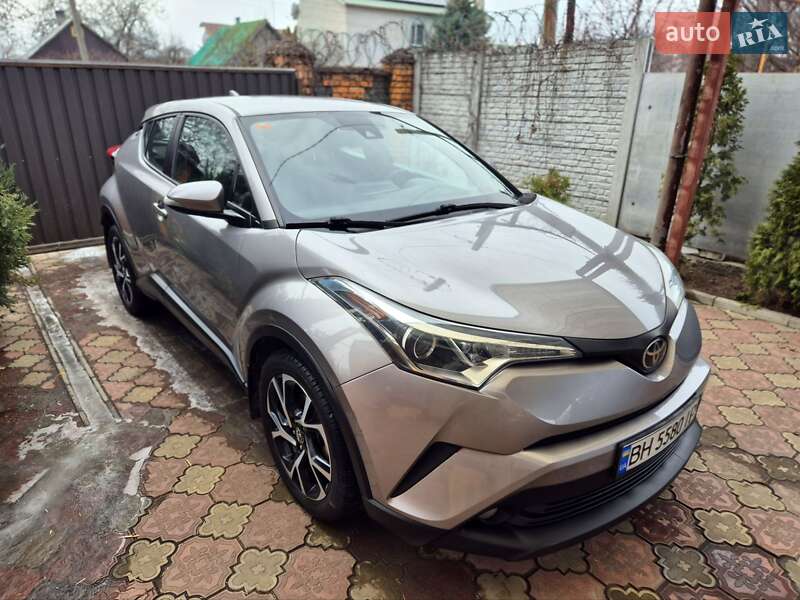 Внедорожник / Кроссовер Toyota C-HR 2017 в Запорожье