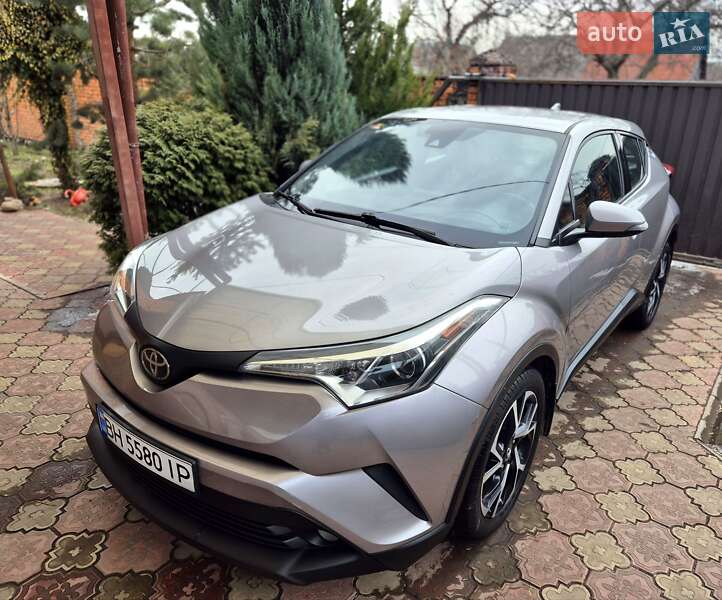 Внедорожник / Кроссовер Toyota C-HR 2017 в Запорожье