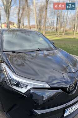 Внедорожник / Кроссовер Toyota C-HR 2018 в 