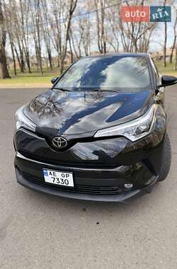 Внедорожник / Кроссовер Toyota C-HR 2018 в 