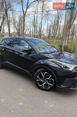 Внедорожник / Кроссовер Toyota C-HR 2018 в 