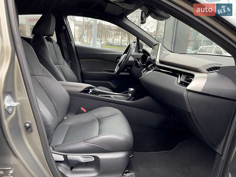 Внедорожник / Кроссовер Toyota C-HR 2022 в Киеве
