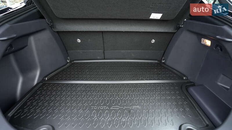 Внедорожник / Кроссовер Toyota C-HR 2023 в Львове