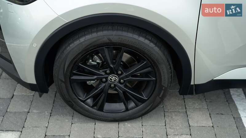 Внедорожник / Кроссовер Toyota C-HR 2023 в Львове