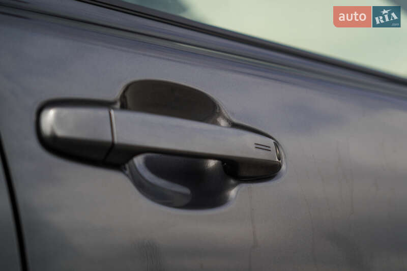 Внедорожник / Кроссовер Toyota C-HR 2019 в Черновцах