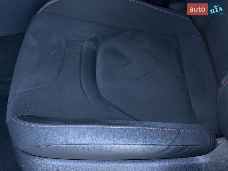 Позашляховик / Кросовер Toyota C-HR 2023 в Одесі фото 23 Позашляховик / Кросовер Toyota C-HR 2023 в Одесі