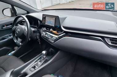 Внедорожник / Кроссовер Toyota C-HR 2018 в 