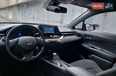 Внедорожник / Кроссовер Toyota C-HR 2018 в 
