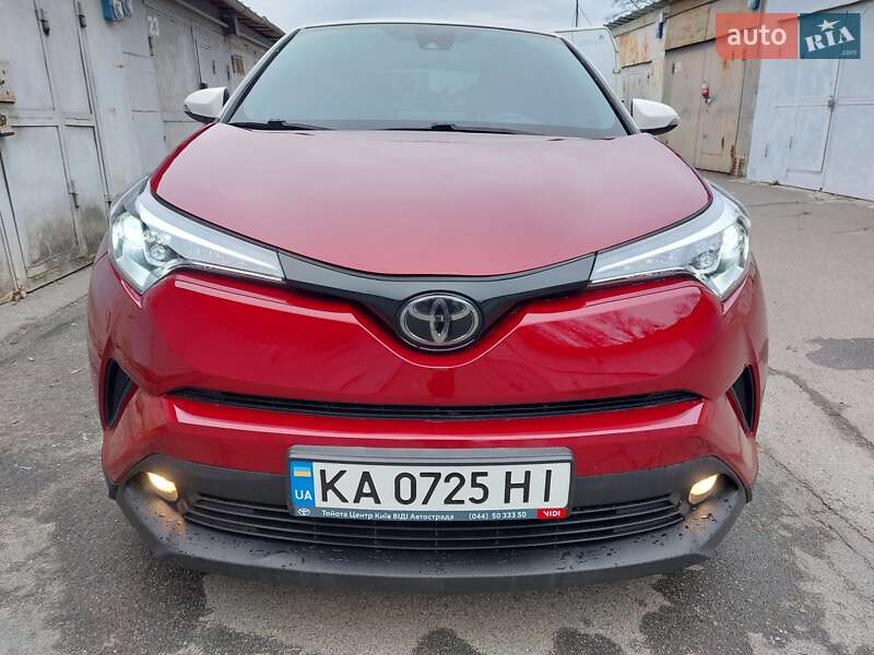 Внедорожник / Кроссовер Toyota C-HR 2018 в 