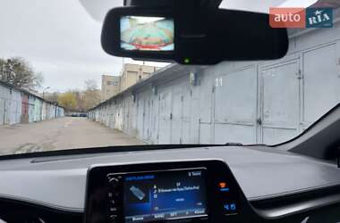Внедорожник / Кроссовер Toyota C-HR 2018 в 