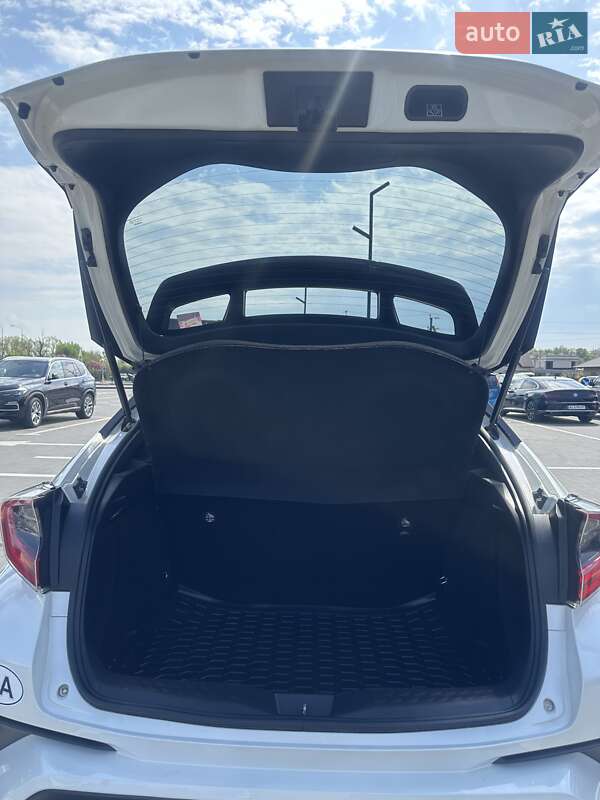 Позашляховик / Кросовер Toyota C-HR 2019 в Луцьку