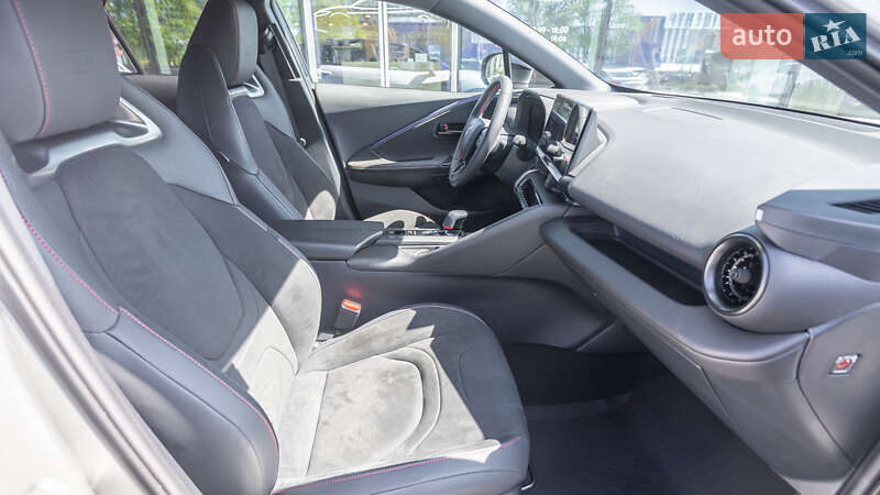 Внедорожник / Кроссовер Toyota C-HR 2023 в Днепре