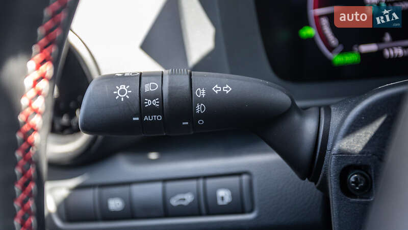 Внедорожник / Кроссовер Toyota C-HR 2023 в Днепре