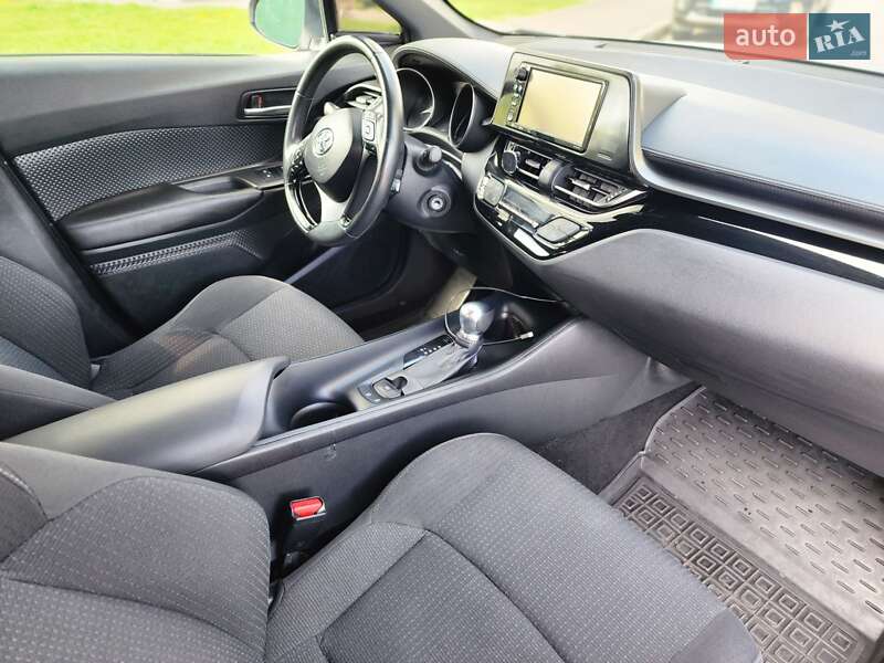 Позашляховик / Кросовер Toyota C-HR 2018 в Києві фото 8 Позашляховик / Кросовер Toyota C-HR 2018 в Києві