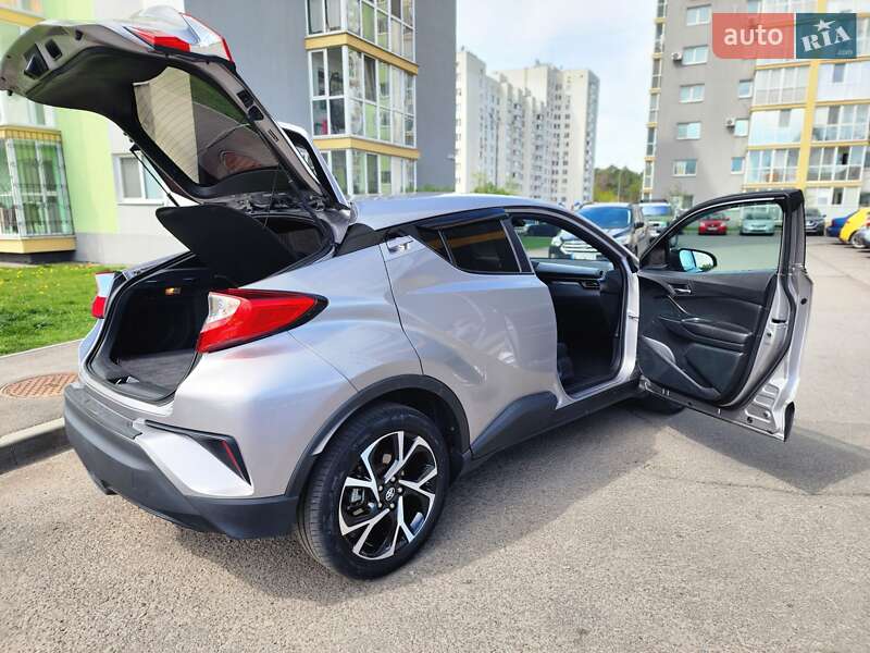 Позашляховик / Кросовер Toyota C-HR 2018 в Києві фото 4 Позашляховик / Кросовер Toyota C-HR 2018 в Києві