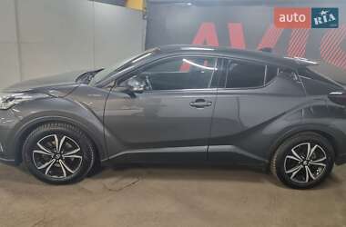 Внедорожник / Кроссовер Toyota C-HR 2019 в 