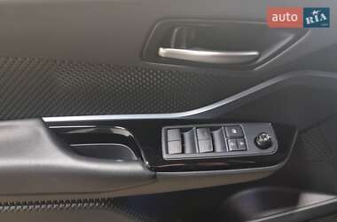 Внедорожник / Кроссовер Toyota C-HR 2019 в 